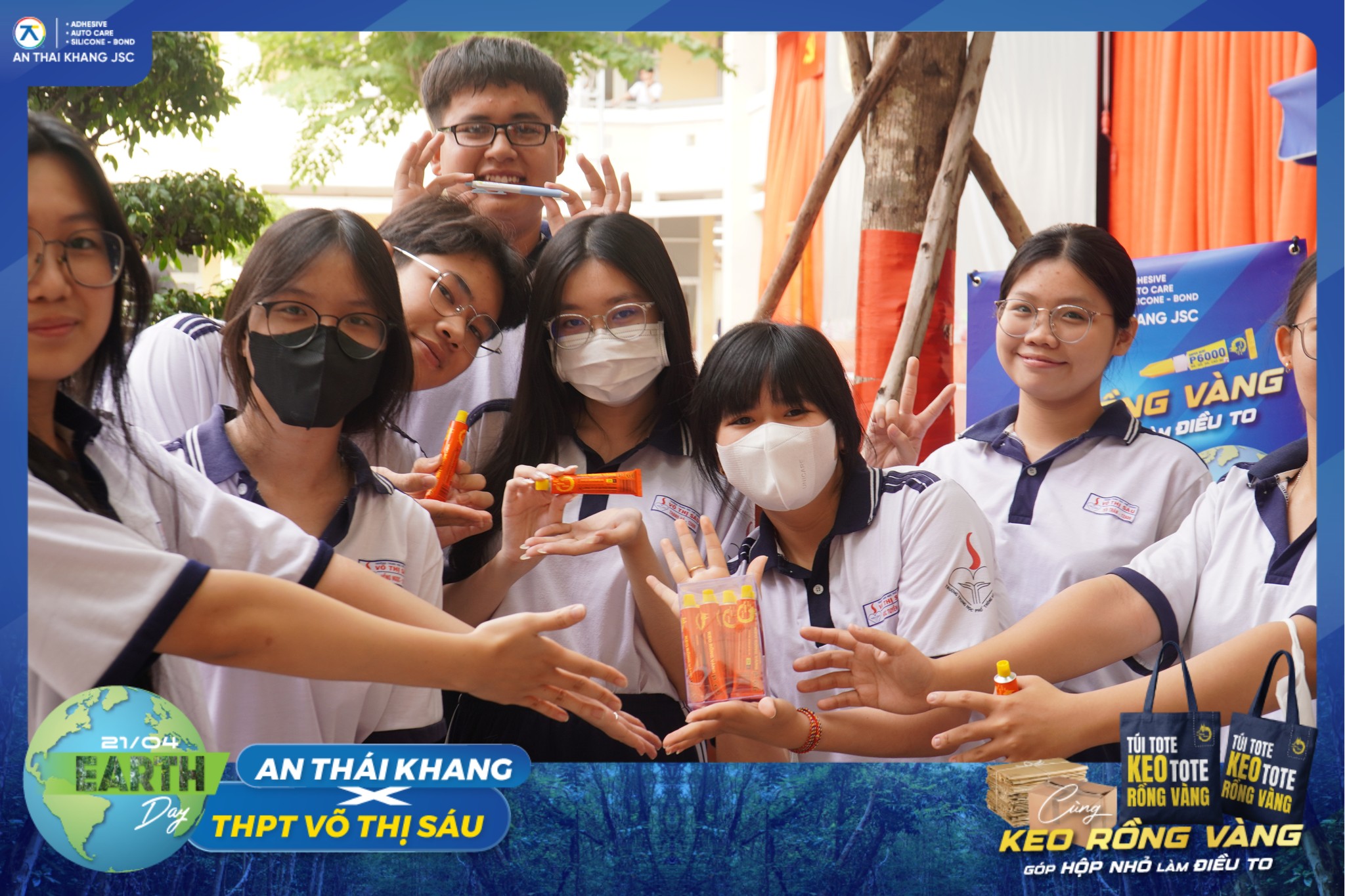 Hình ảnh học sinh THPT Võ Thị Sáu tham gia chương trình Ngày Trái Đất, góp phần lan tỏa tinh thần sống xanh và nâng cao ý thức bảo vệ môi trường trong trường học.