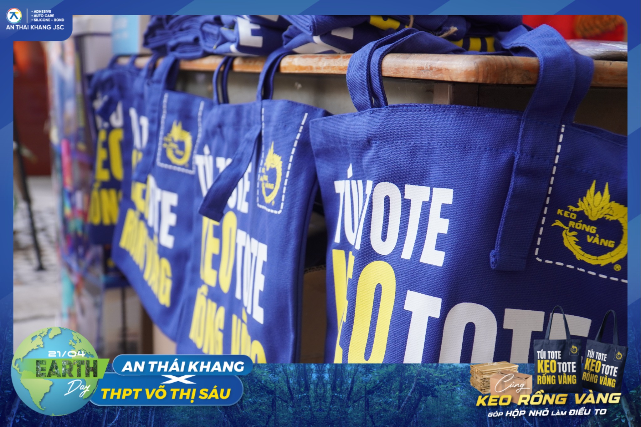 Túi tote Keo Rồng Vàng trưng bày trong chiến dịch hưởng ứng Ngày Trái Đất tại THPT Võ Thị Sáu do An Thái Khang đồng hành.